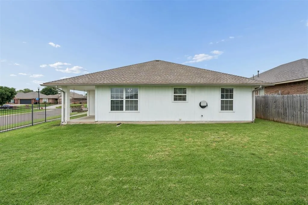 Photo 39 — 4229 Syracuse Street, Moore, OK 73160