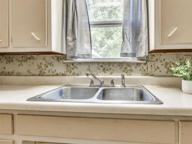 Photo 3 — 605 S Sooner Road, Del City, OK 73115
