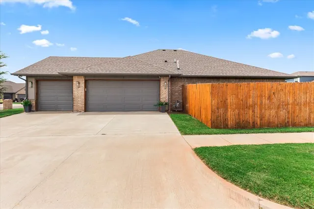 Photo 3 — 3601 Shutter Ridge Drive, Yukon, OK 73099