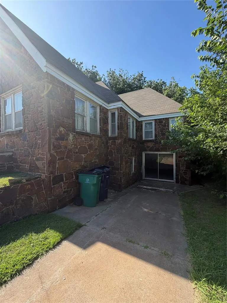 Photo 3 — 525 SW 35th Street, Oklahoma City, OK 73109