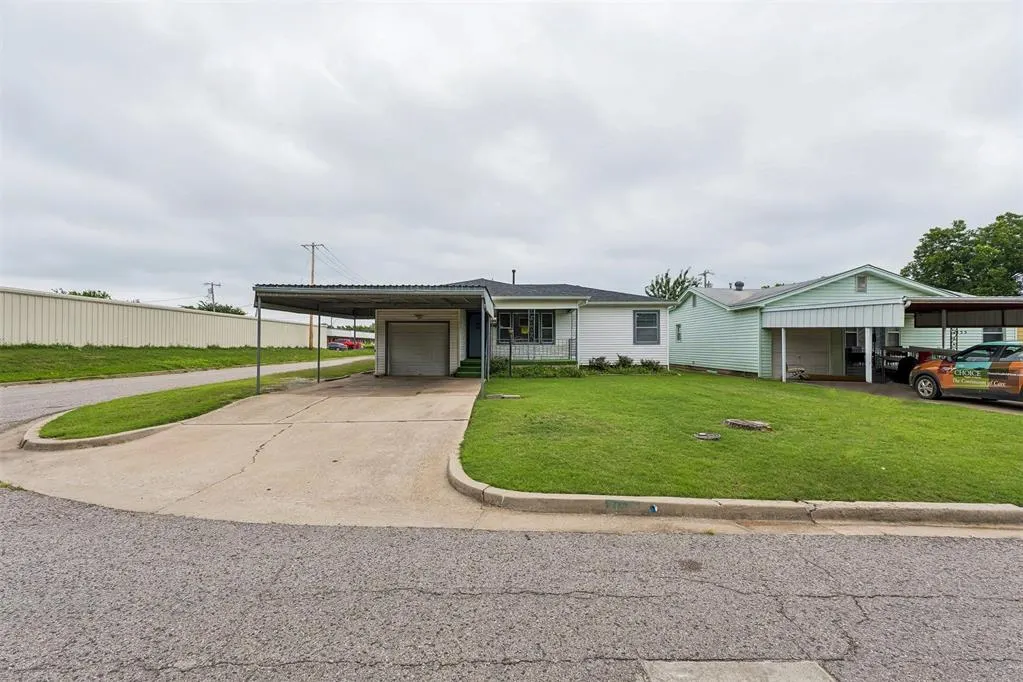 Photo 2 — 1129 N McKinley Avenue, Shawnee, OK 74801