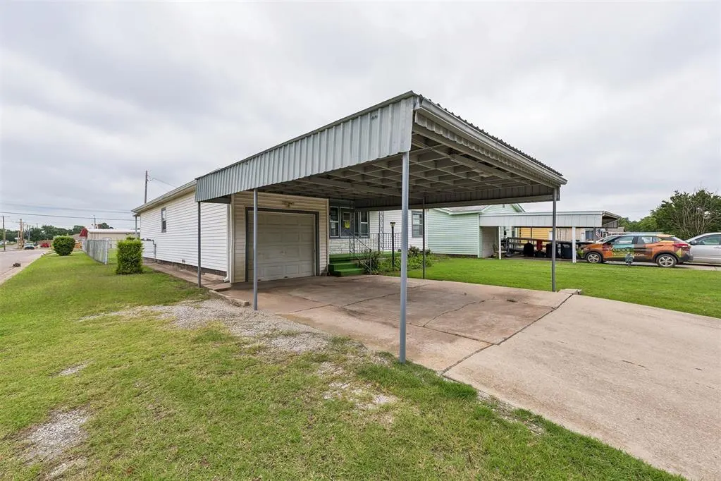 Photo 4 — 1129 N McKinley Avenue, Shawnee, OK 74801