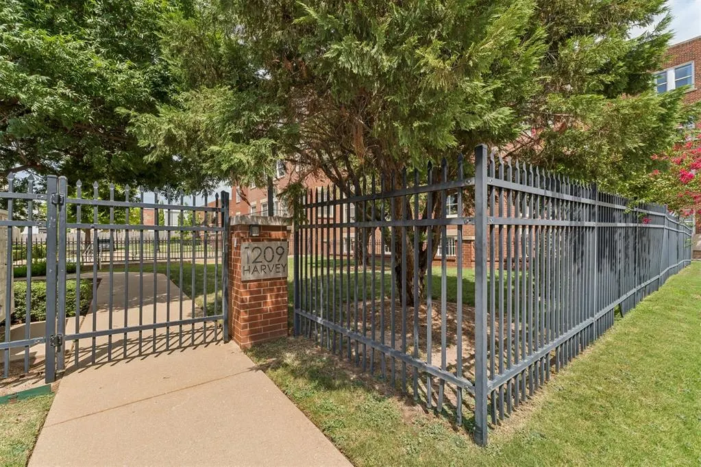 Photo 2 — 1209 N Harvey Avenue 101, Oklahoma City, OK 73103