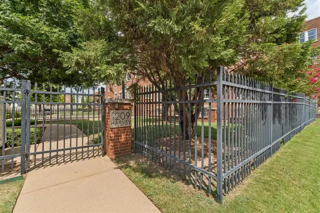 Photo 2 — 1209 N Harvey Avenue 101, Oklahoma City, OK 73103