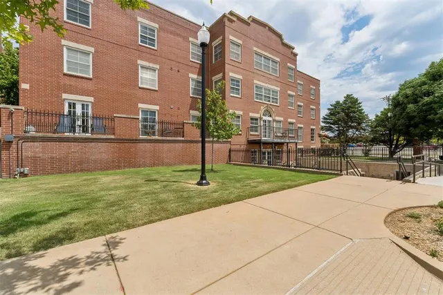 Photo 3 — 1209 N Harvey Avenue 101, Oklahoma City, OK 73103