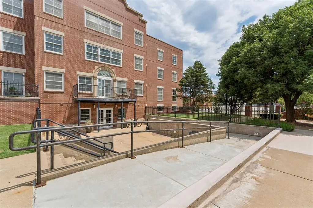 Photo 4 — 1209 N Harvey Avenue 101, Oklahoma City, OK 73103
