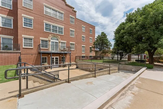 Photo 4 — 1209 N Harvey Avenue 101, Oklahoma City, OK 73103