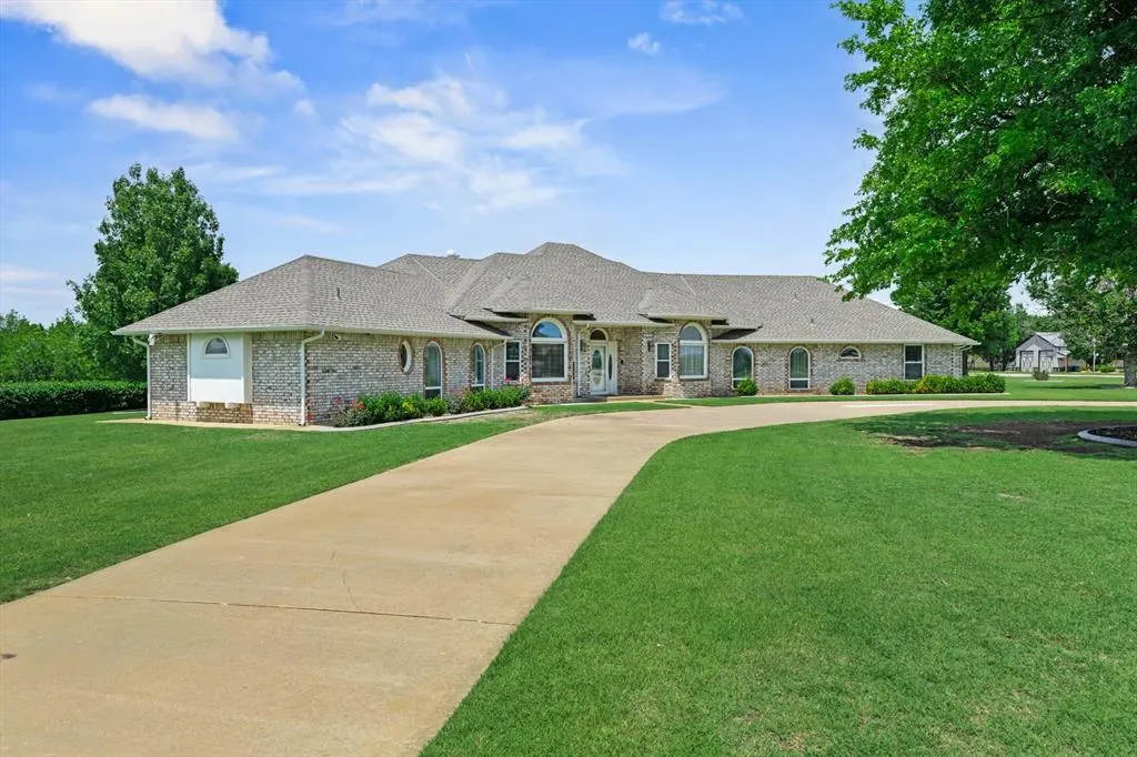 Photo 2 — 4201 Saint Croix Drive, Edmond, OK 73025