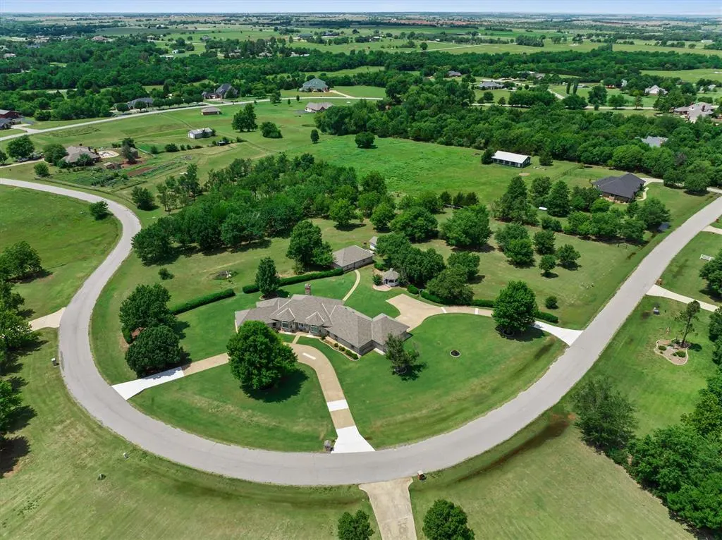 Photo 5 — 4201 Saint Croix Drive, Edmond, OK 73025