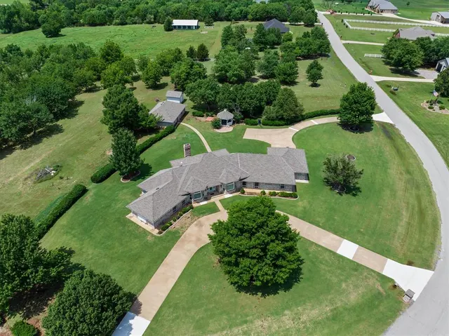 Photo 8 — 4201 Saint Croix Drive, Edmond, OK 73025