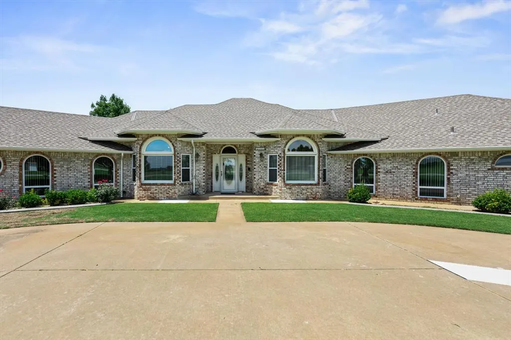 Photo 10 — 4201 Saint Croix Drive, Edmond, OK 73025