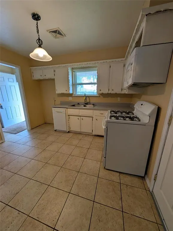 Photo 7 — 1404 Heather Lane, Moore, OK 73160