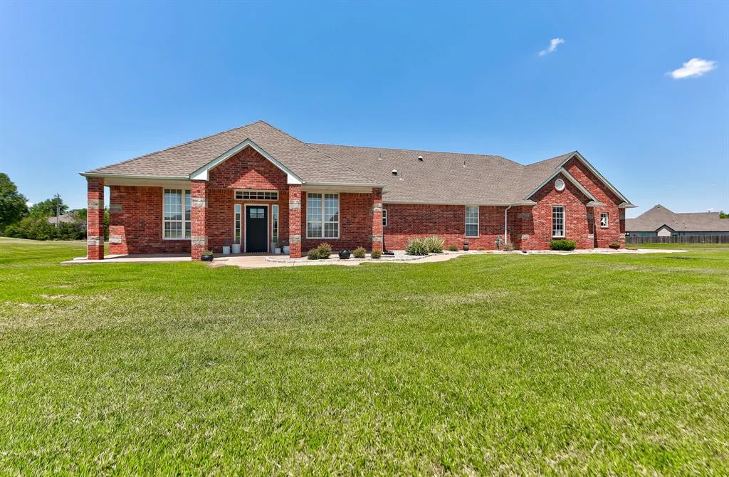 Front exterior — 10501 Joseph Way, Yukon, OK 73099