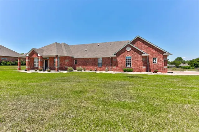 Photo 2 — 10501 Joseph Way, Yukon, OK 73099