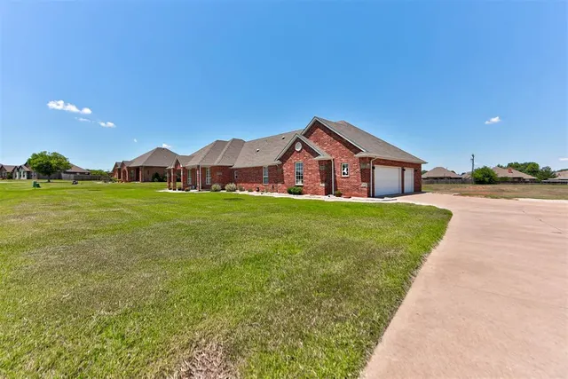 Photo 3 — 10501 Joseph Way, Yukon, OK 73099