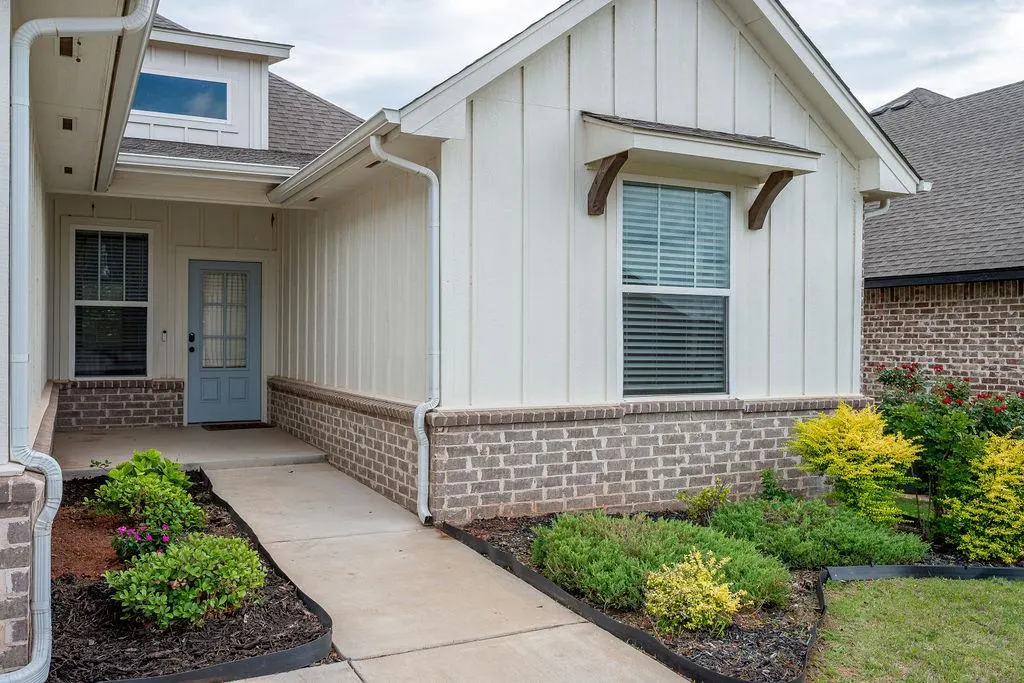 Photo 2 — 6296 NW 177th Street, Edmond, OK 73012