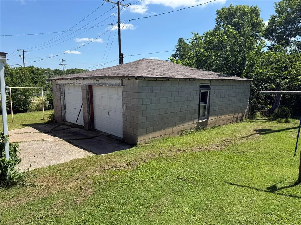 Photo 3 — 914 Jefferson Street, Seminole, OK 74868