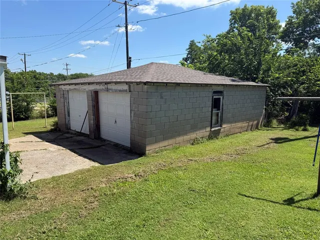 Photo 3 — 914 Jefferson Street, Seminole, OK 74868