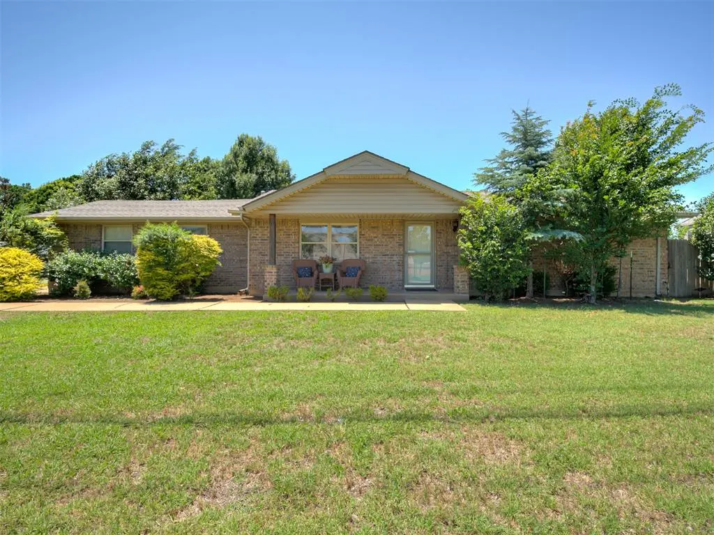 Photo 3 — 601 SW 9th Street, Moore, OK 73160