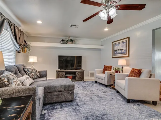 Photo 8 — 601 SW 9th Street, Moore, OK 73160