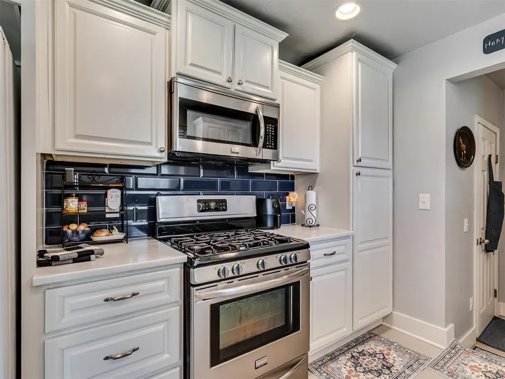 Photo 10 — 601 SW 9th Street, Moore, OK 73160