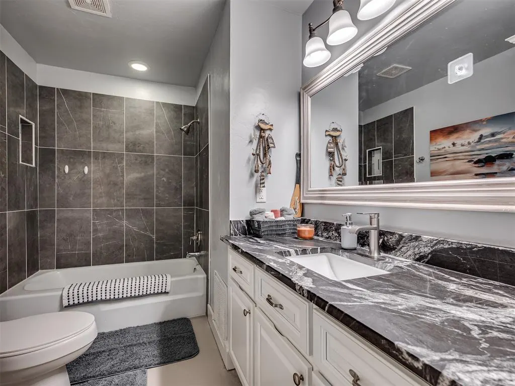 Photo 16 — 601 SW 9th Street, Moore, OK 73160