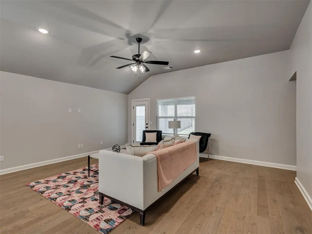 Photo 7 — 3720 Alta Vista Drive, Norman, OK 73069