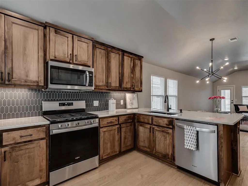 Photo 13 — 3720 Alta Vista Drive, Norman, OK 73069