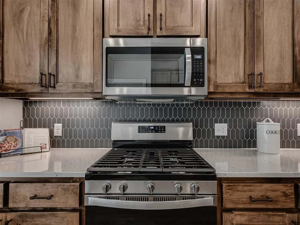 Photo 14 — 3720 Alta Vista Drive, Norman, OK 73069