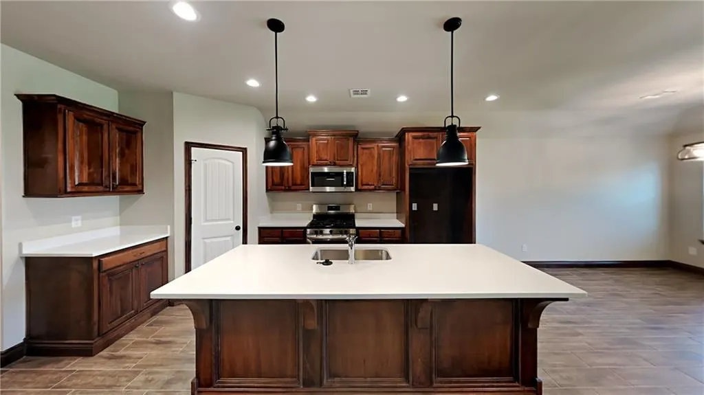 Photo 6 — 9009 NW 143rd Street, Yukon, OK 73099
