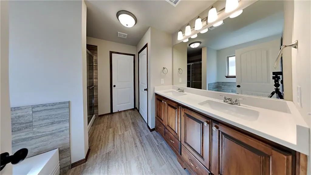 Photo 14 — 9009 NW 143rd Street, Yukon, OK 73099
