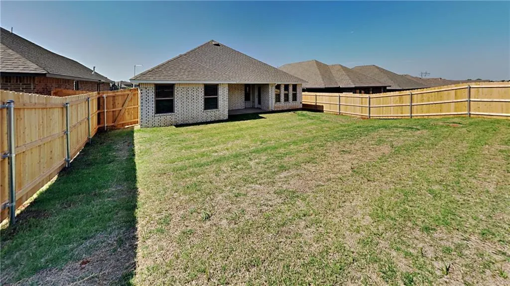 Photo 18 — 9009 NW 143rd Street, Yukon, OK 73099
