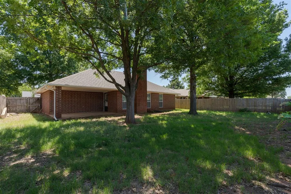 Photo 8 — 301 N Rockypoint Drive, Edmond, OK 73003