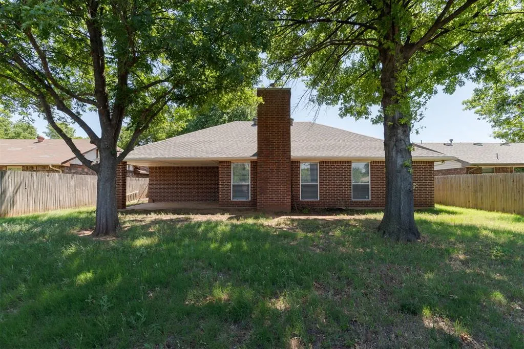 Photo 9 — 301 N Rockypoint Drive, Edmond, OK 73003