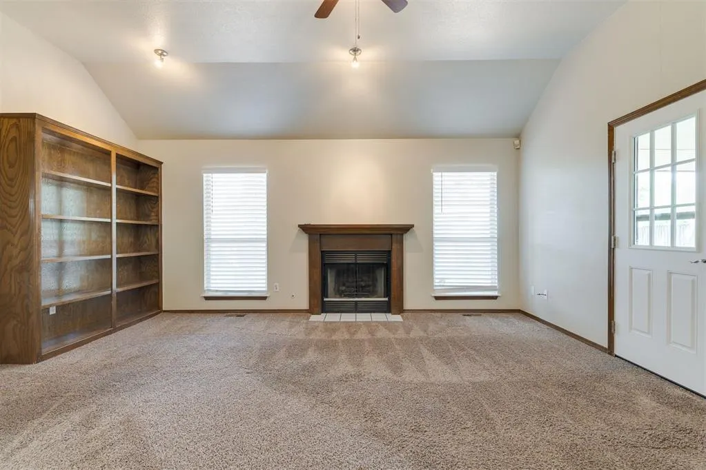 Photo 11 — 301 N Rockypoint Drive, Edmond, OK 73003
