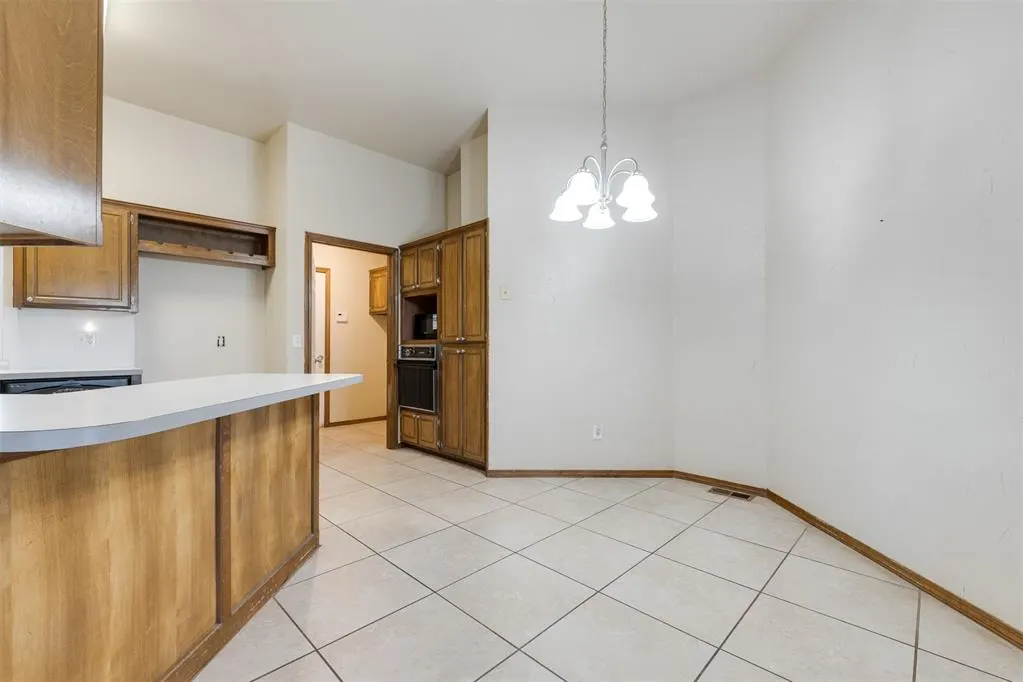 Photo 17 — 301 N Rockypoint Drive, Edmond, OK 73003