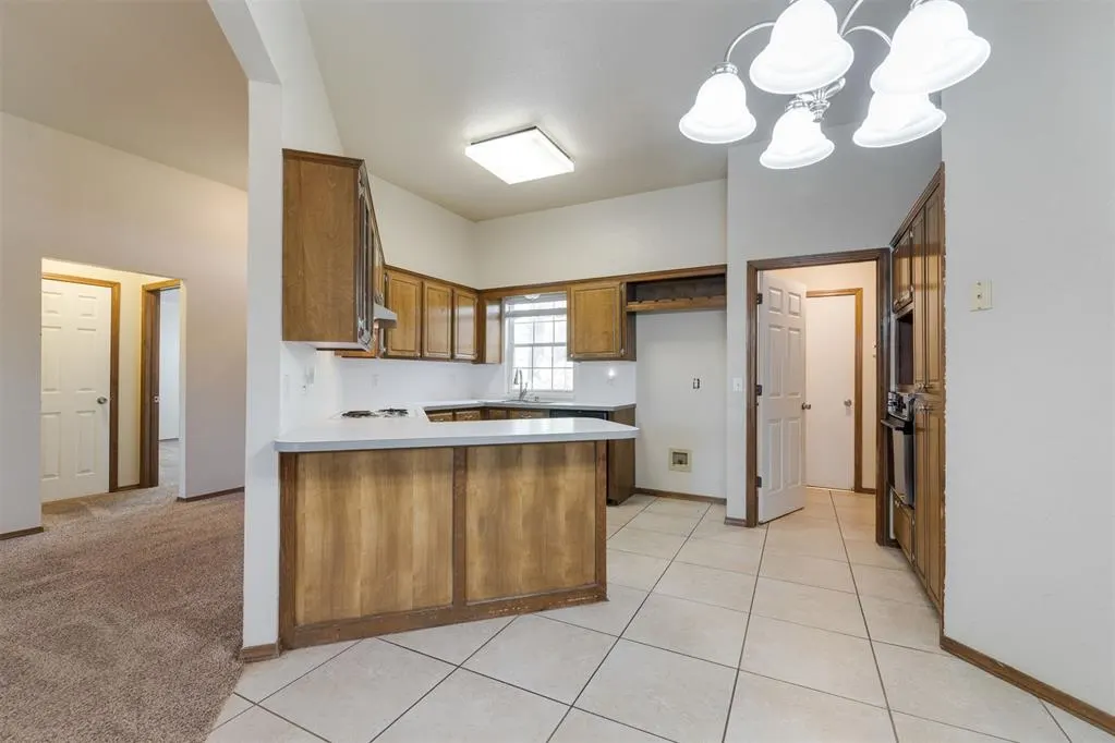 Photo 18 — 301 N Rockypoint Drive, Edmond, OK 73003