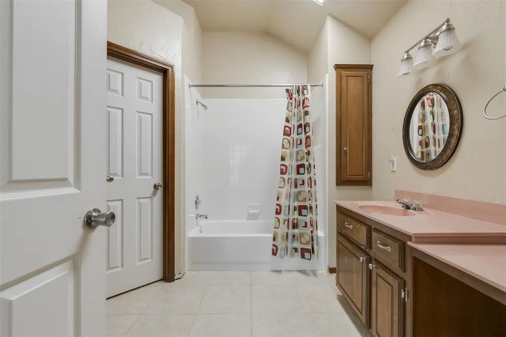 Photo 38 — 301 N Rockypoint Drive, Edmond, OK 73003