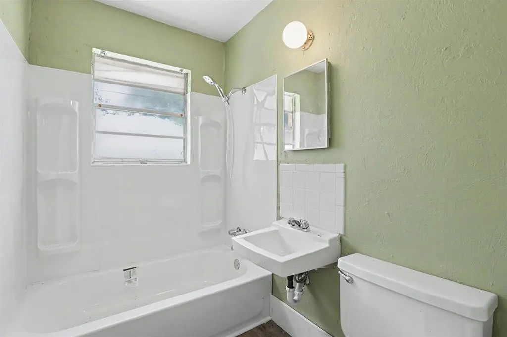 Photo 9 — 644 W Main Street, Moore, OK 73160