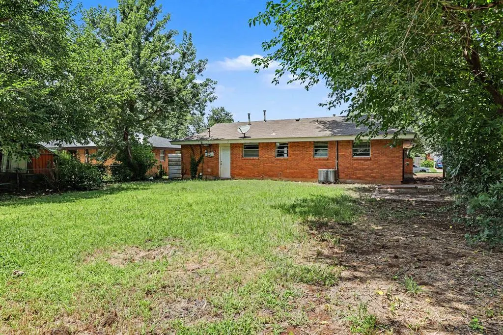 Photo 11 — 644 W Main Street, Moore, OK 73160