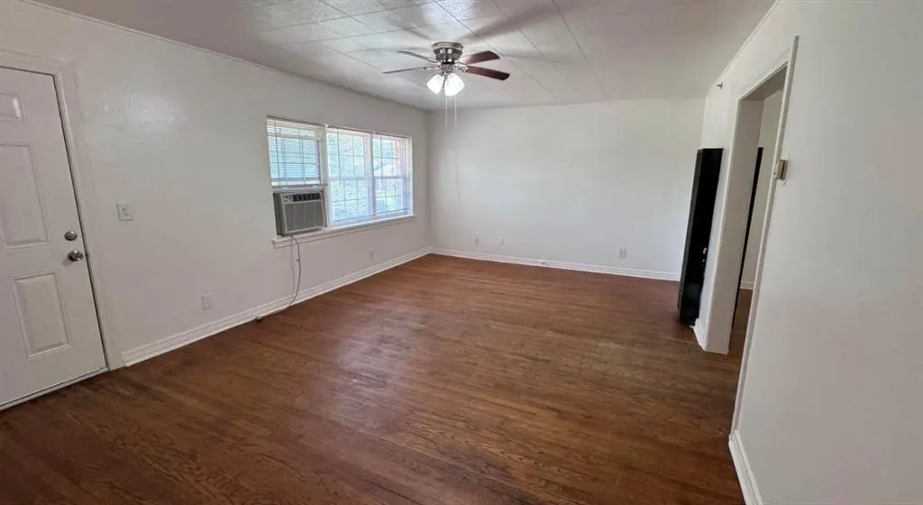 Photo 2 — 111 SW 26th Street, Oklahoma City, OK 73109