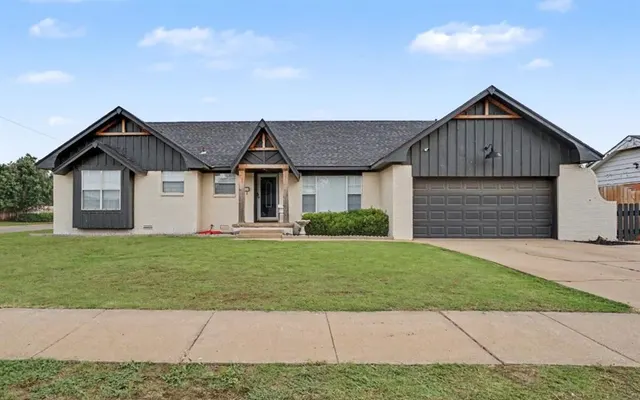 Front exterior — 208 S MOCKINGBIRD Drive, Altus, OK 73521