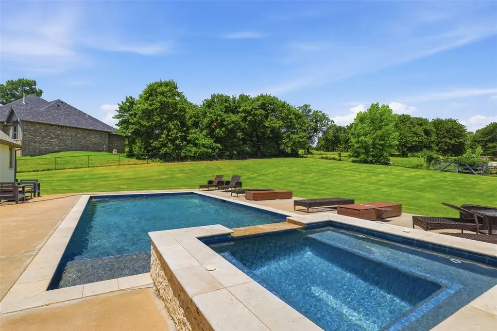 Photo 2 — 14259 Macklay Court, Choctaw, OK 73020