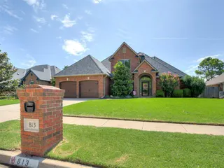 Sold home at 813 Parkside Road