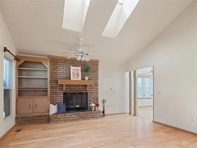 Photo 5 — 1372 W Cedarbrook Lane, Moore, OK 73170