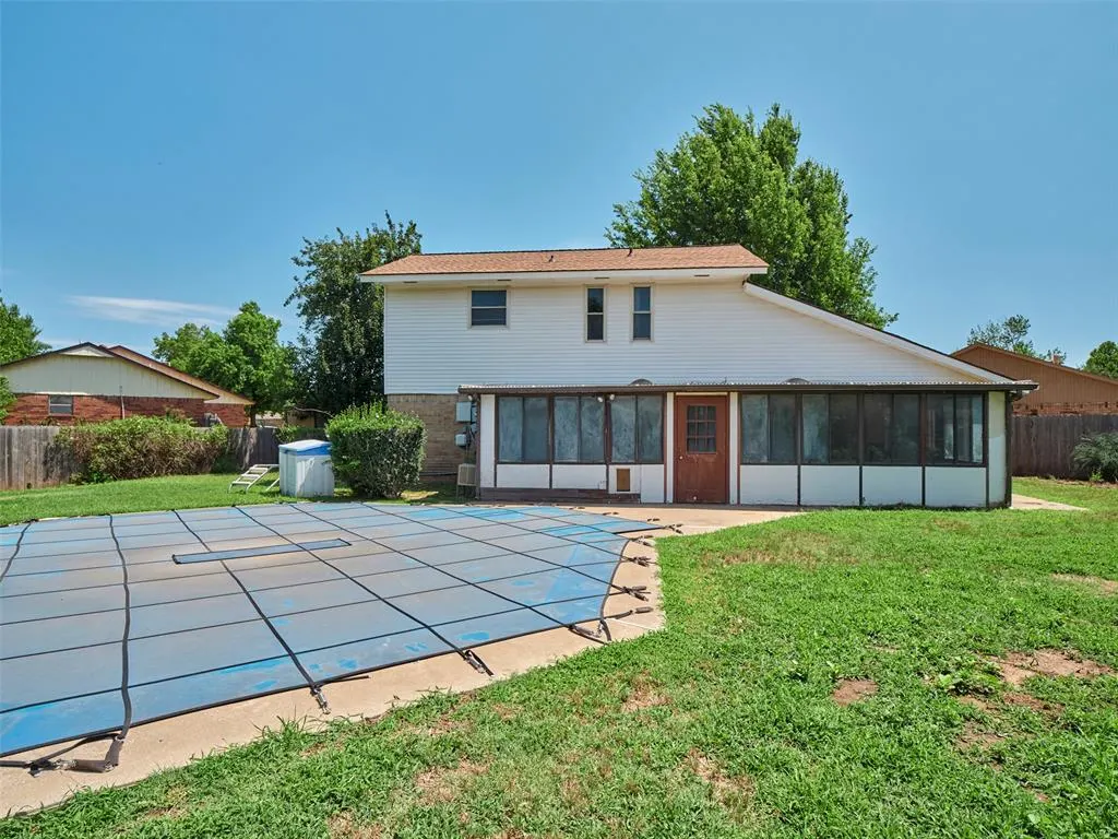 Photo 8 — 1372 W Cedarbrook Lane, Moore, OK 73170
