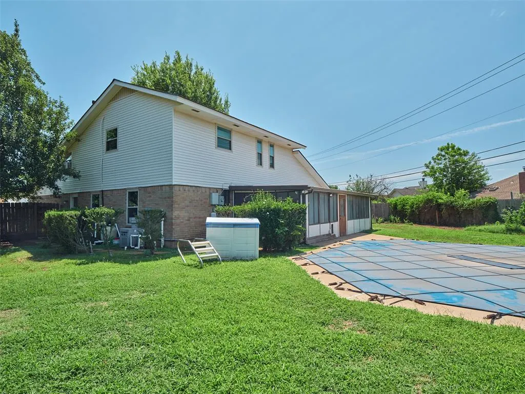 Photo 12 — 1372 W Cedarbrook Lane, Moore, OK 73170