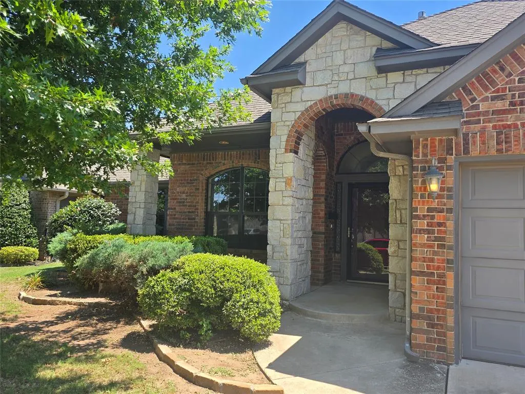 Front exterior — 2924 SW 136th Street, Oklahoma City, OK 73170