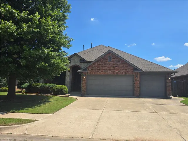 Photo 2 — 2924 SW 136th Street, Oklahoma City, OK 73170