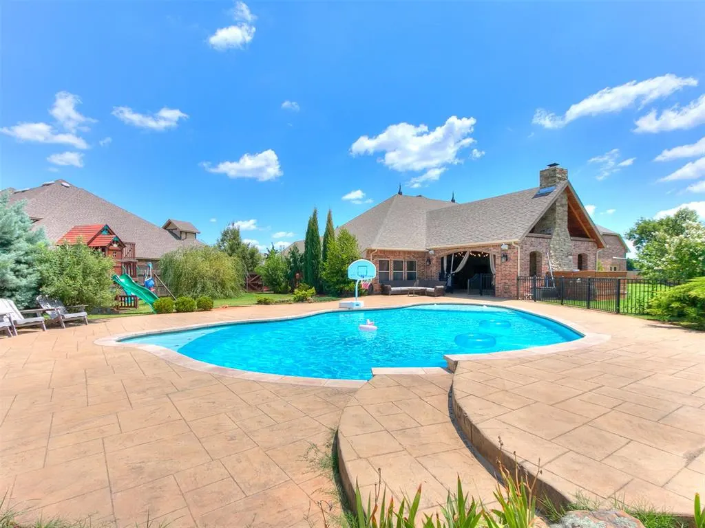 Photo 6 — 14401 Yorkshire Lane, Oklahoma City, OK 73142